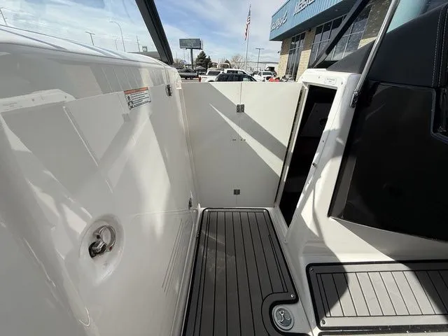 Slide: The Image of Yamaha 242X E-Series 2018 - 23