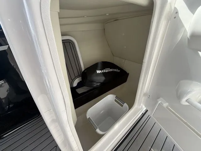 Slide: The Image of Yamaha 242X E-Series 2018 - 27