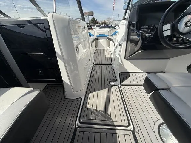 Slide: The Image of Yamaha 242X E-Series 2018 - 28