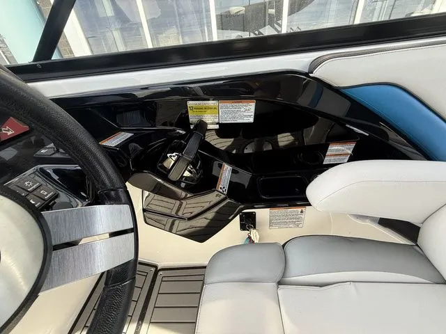 Slide: The Image of Yamaha 242X E-Series 2018 - 32