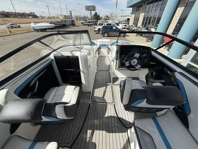 Slide: The Image of Yamaha 242X E-Series 2018 - 34