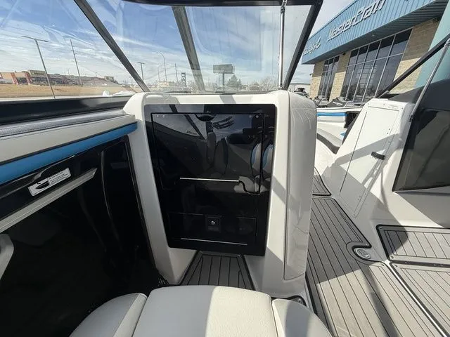 Slide: The Image of Yamaha 242X E-Series 2018 - 35