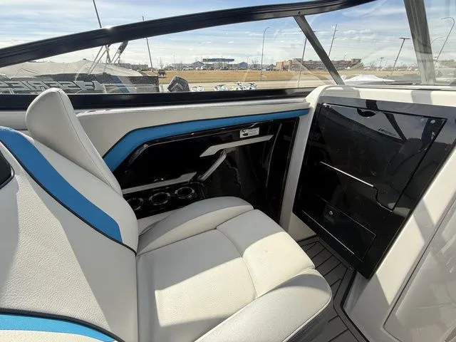 Slide: The Image of Yamaha 242X E-Series 2018 - 36