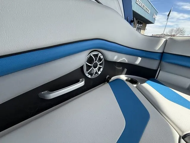 Slide: The Image of Yamaha 242X E-Series 2018 - 38