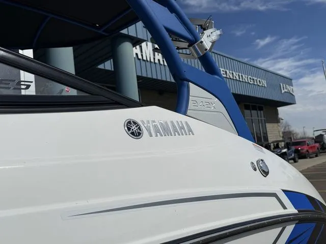 Slide: The Image of Yamaha 242X E-Series 2018 - 4