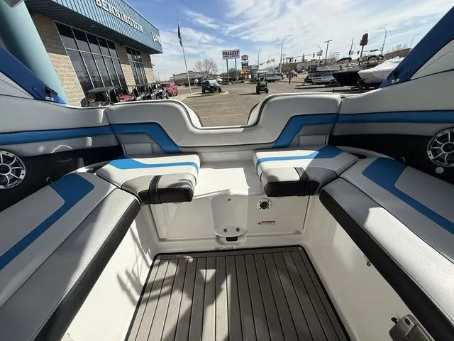 Slide: The Image of Yamaha 242X E-Series 2018 - 40