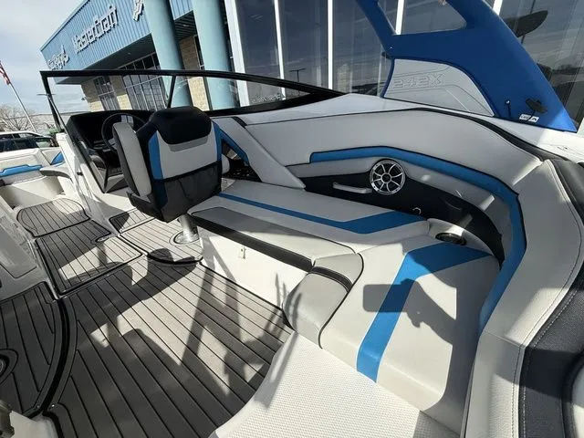 Slide: The Image of Yamaha 242X E-Series 2018 - 43