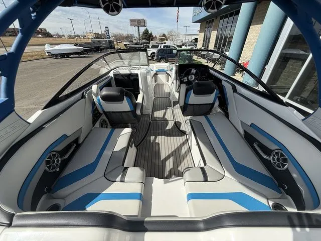 Slide: The Image of Yamaha 242X E-Series 2018 - 44