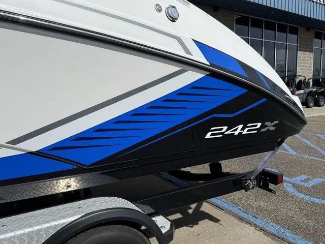 Slide: The Image of Yamaha 242X E-Series 2018 - 5