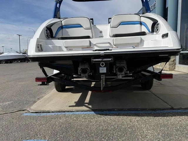 Slide: The Image of Yamaha 242X E-Series 2018 - 6