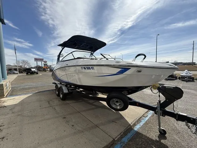 Slide: The Image of Yamaha 242X E-Series 2018 - 9