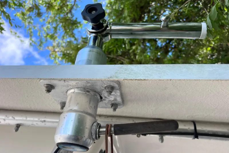 Slide: The Image of Boat hardware on a 1999 World Cat 246 SF, mounted under a canopy with trees above. - 28