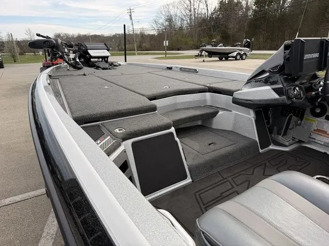 Slide: The Image of Skeeter FXR20 Limited 2023 - 18