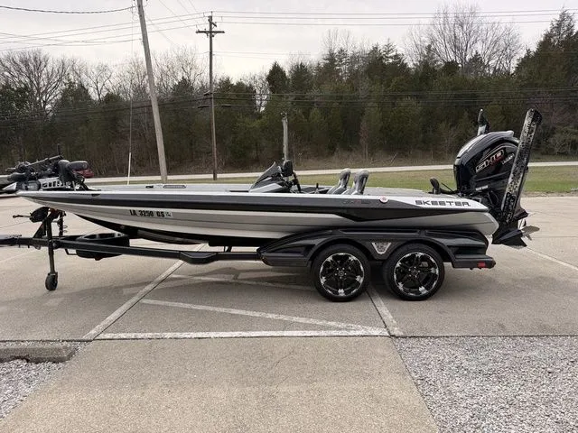 Slide: The Image of Skeeter FXR20 Limited 2023 - 19