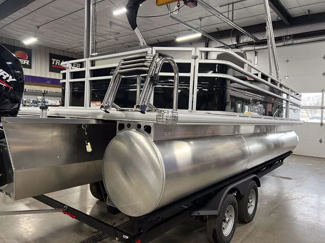 Slide: The Image of Sun Tracker Fishin' Barge 22 XP3 2026 - 11