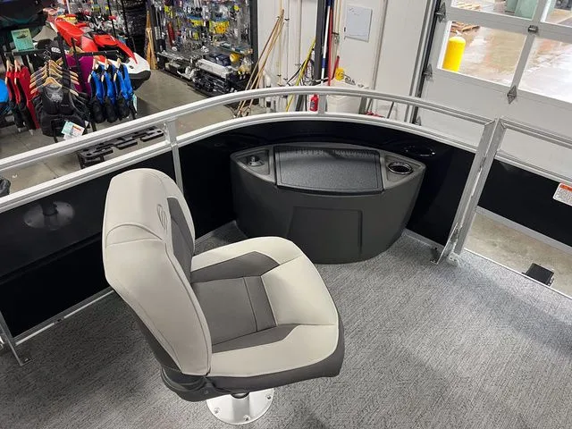 Slide: The Image of Sun Tracker Fishin' Barge 22 XP3 2026 - 15