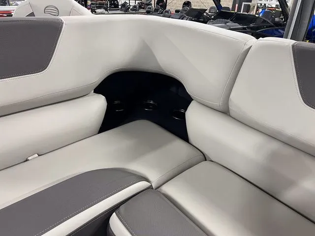 Slide: The Image of Sun Tracker Fishin' Barge 22 XP3 2026 - 29