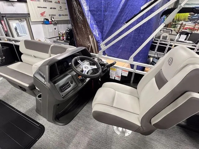 Slide: The Image of Sun Tracker Fishin' Barge 22 XP3 2026 - 31