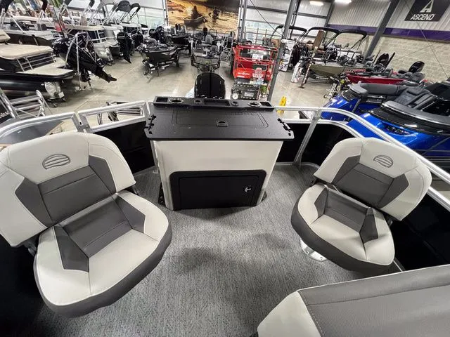 Slide: The Image of Sun Tracker Fishin' Barge 22 XP3 2026 - 33