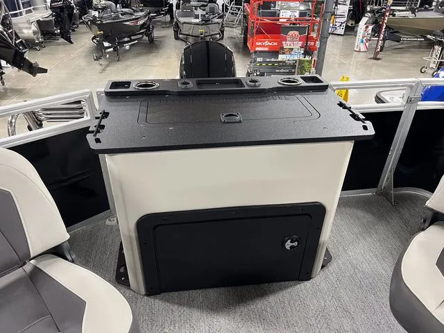 Slide: The Image of Sun Tracker Fishin' Barge 22 XP3 2026 - 34