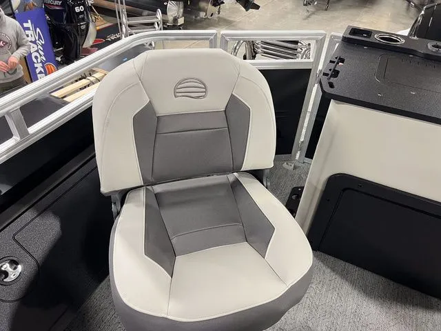 Slide: The Image of Sun Tracker Fishin' Barge 22 XP3 2026 - 36