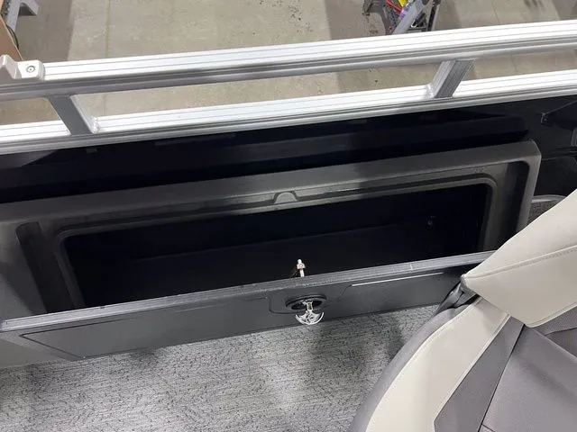 Slide: The Image of Sun Tracker Fishin' Barge 22 XP3 2026 - 37