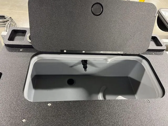 Slide: The Image of Sun Tracker Fishin' Barge 22 XP3 2026 - 39