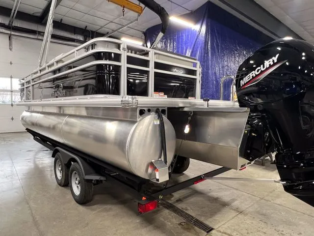 Slide: The Image of Sun Tracker Fishin' Barge 22 XP3 2026 - 7