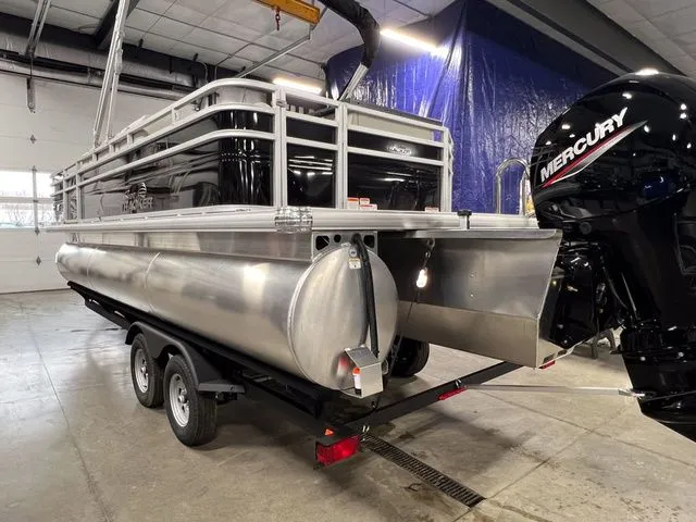 Slide: The Image of Sun Tracker Fishin' Barge 22 XP3 2026 - 8