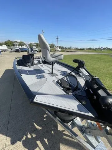 Slide: The Image of G3 Sportsman 1810 SE 2026 - 12