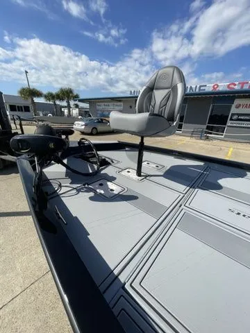 Slide: The Image of G3 Sportsman 1810 SE 2026 - 13