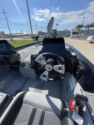 Slide: The Image of G3 Sportsman 1810 SE 2026 - 16