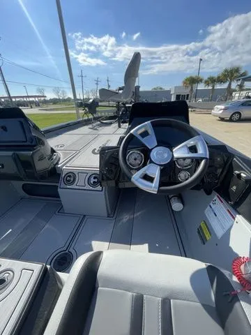 Slide: The Image of G3 Sportsman 1810 SE 2026 - 17