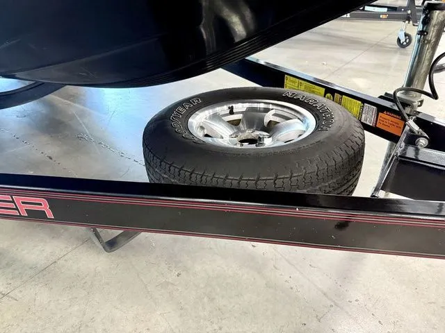 Slide: The Image of Skeeter ZX225 2011 - 15