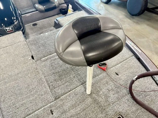 Slide: The Image of Skeeter ZX225 2011 - 9