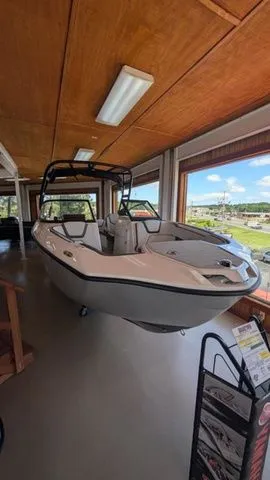 Slide: The Image of 2026 Yamaha AR250 boat in showroom, modern design. - 18
