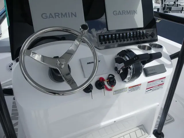 Slide: The Image of Twin Vee 240 GFX2 2026 - 11