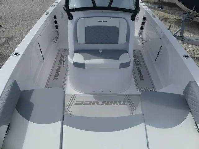 Slide: The Image of Twin Vee 240 GFX2 2026 - 15