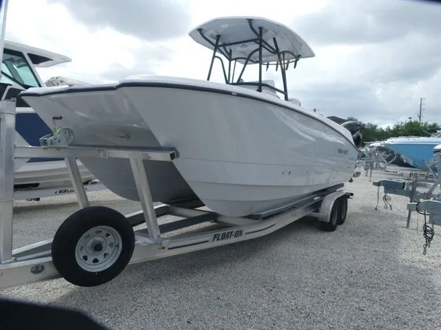 Slide: The Image of Twin Vee 240 GFX2 2026 - 3