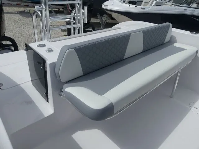 Slide: The Image of Twin Vee 240 GFX2 2026 - 7