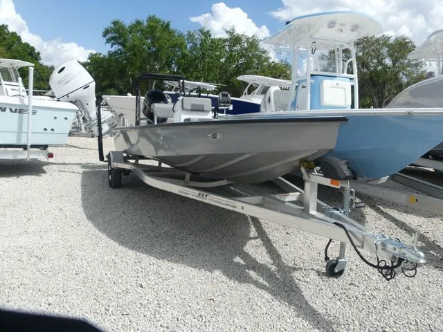 Slide: The Image of Xpress Skiff 185 2026 - 3