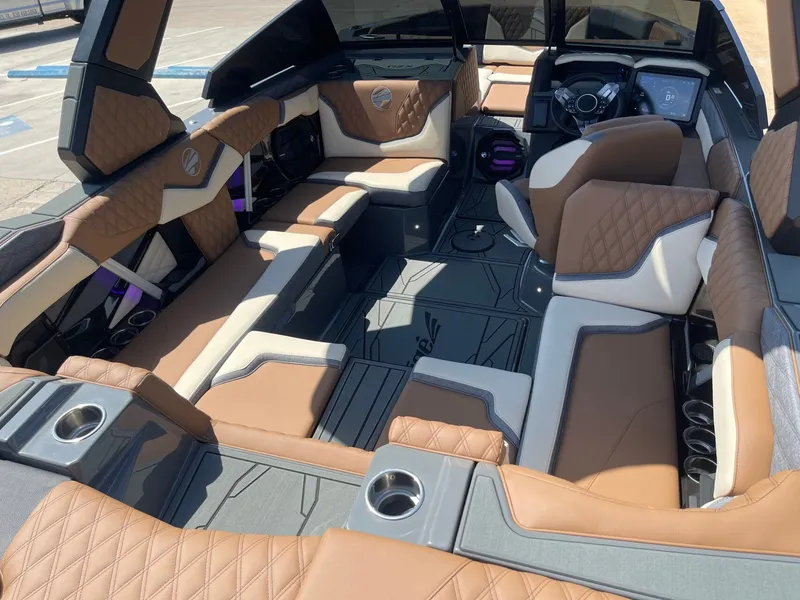 Slide: The Image of Tigé 22RZX 2026 - 10