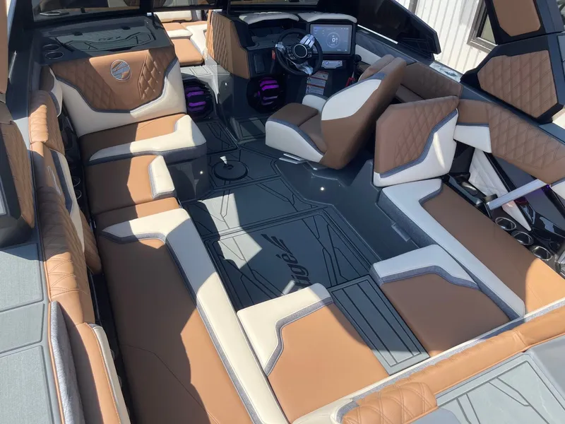 Slide: The Image of Tigé 22RZX 2026 - 12