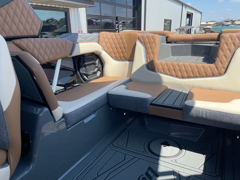 Slide: The Image of Tigé 22RZX 2026 - 14