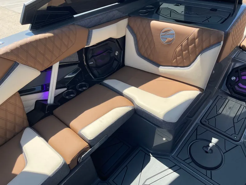 Slide: The Image of Tigé 22RZX 2026 - 15