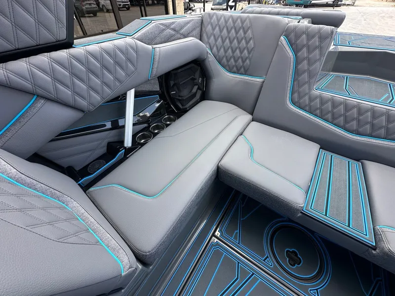 Slide: The Image of Tigé 22RZX 2026 - 12