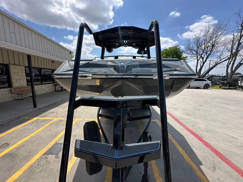 Slide: The Image of Tigé 22RZX 2026 - 8