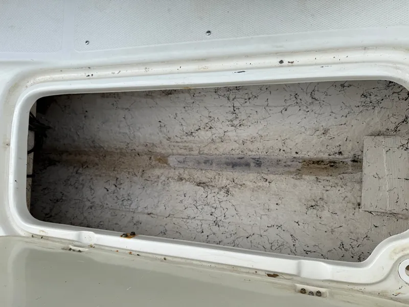 Slide: The Image of Storage compartment in Caravelle 237 LS Bowrider 2007 boat. - 17