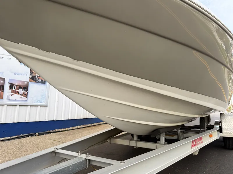 Slide: The Image of 2007 Caravelle 237 LS Bowrider on trailer, close-up of hull. - 20