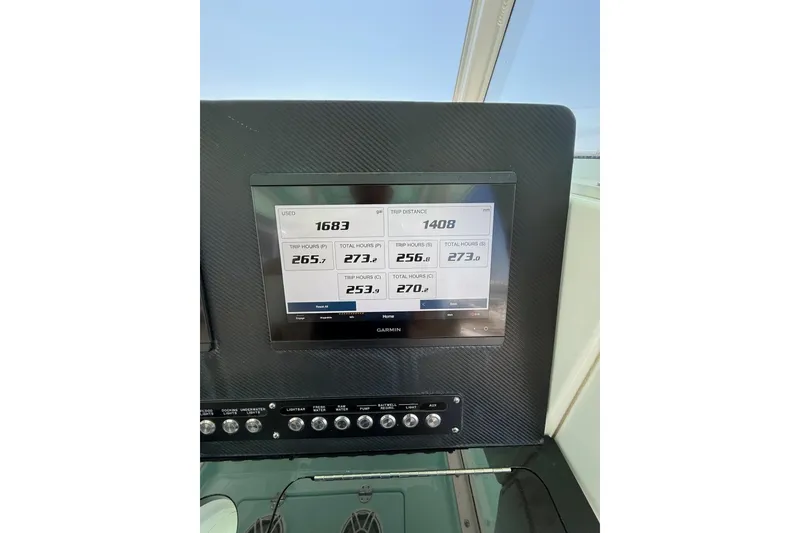 Slide: The Image of 2021 Everglades 365 Center Console - 17